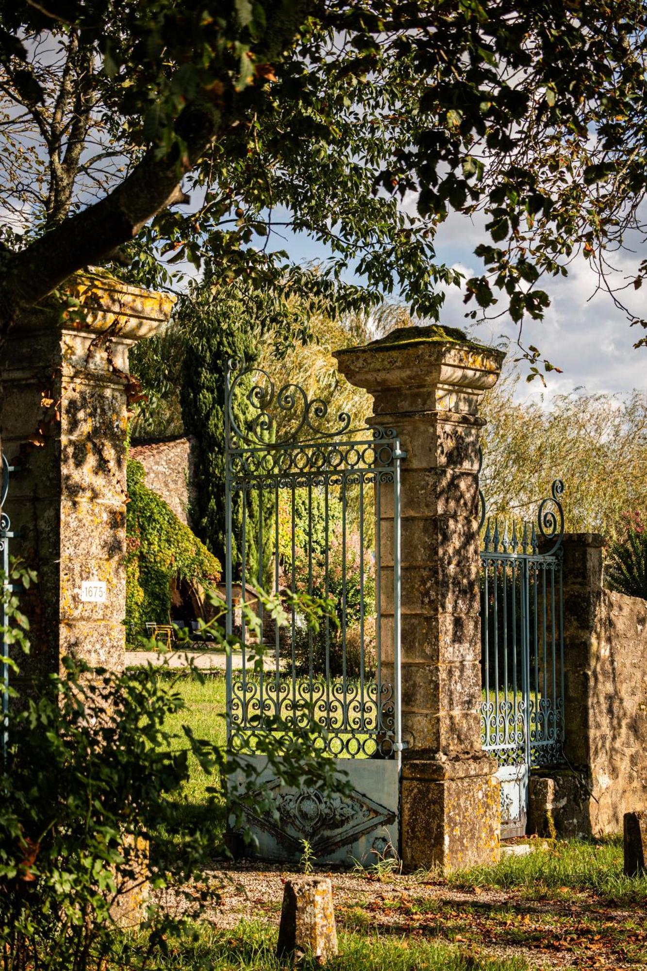 Chateau La Gineste - Castle And Vineyard Duravel Exterior foto